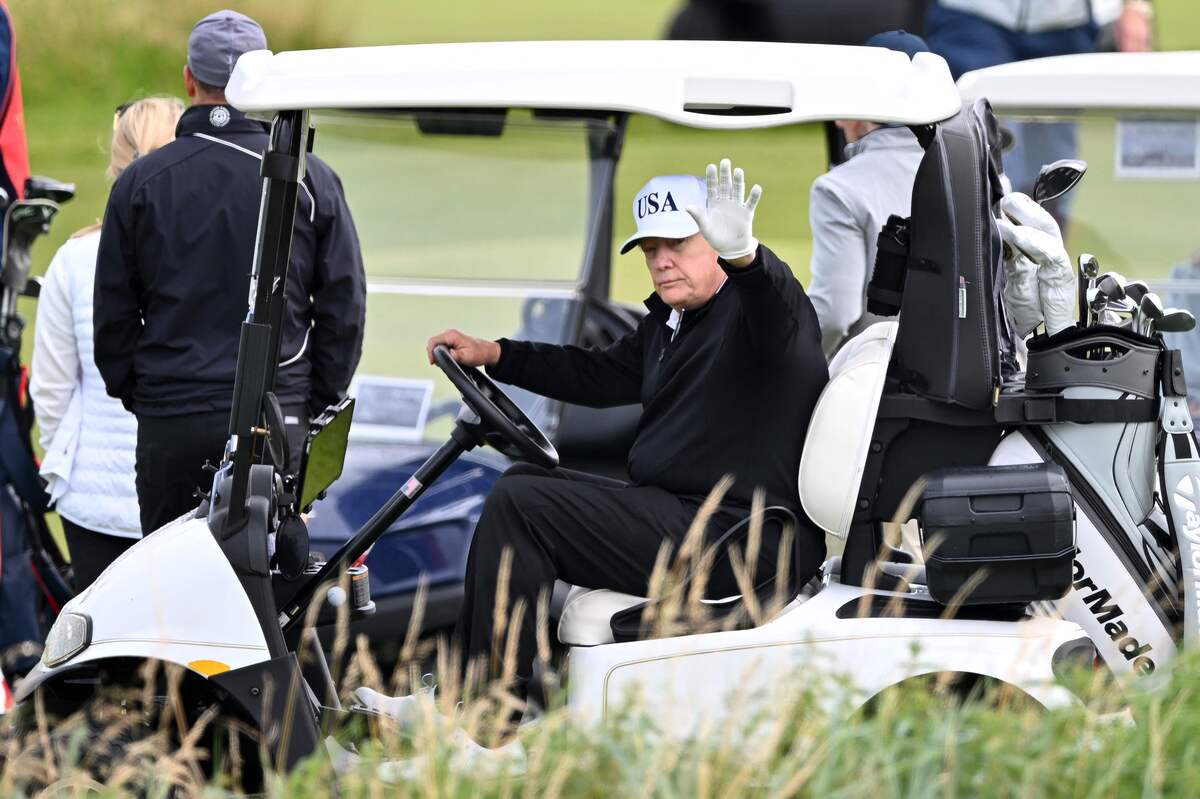 trump plays golf scotland: hundreds trump plays golf scotland: hundreds new